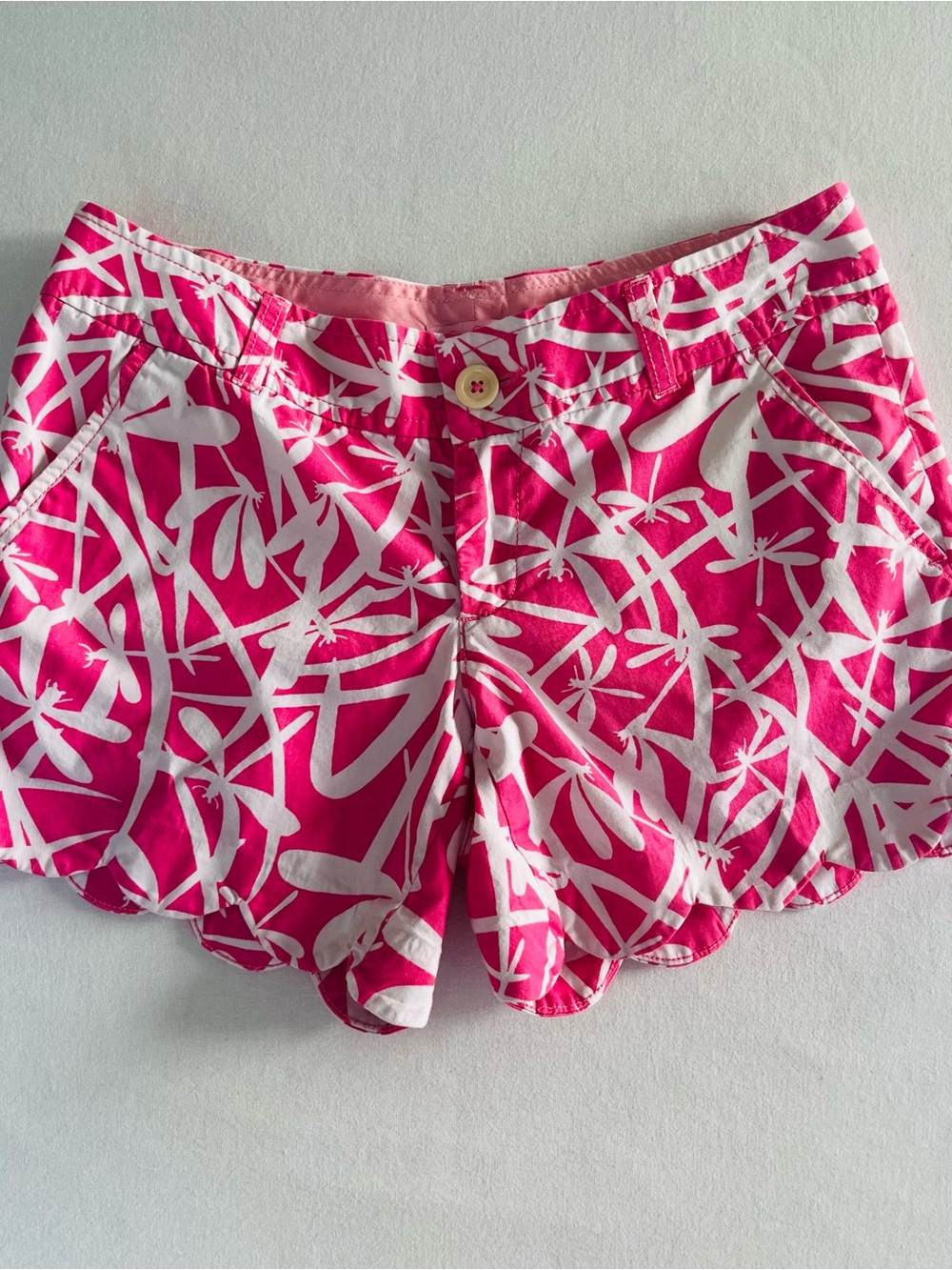 Lilly Pulitzer Woman’s Pink Scalloped Hem White Dragonfly Cotton Shorts size 6